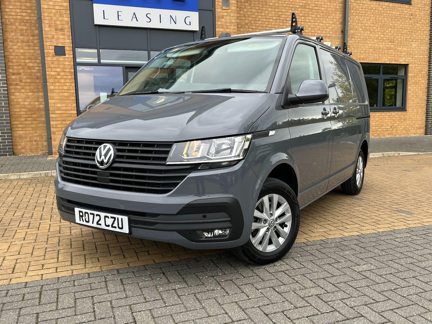Used Volkswagen Transporter 2022 for sale - 76336068: Photo 2