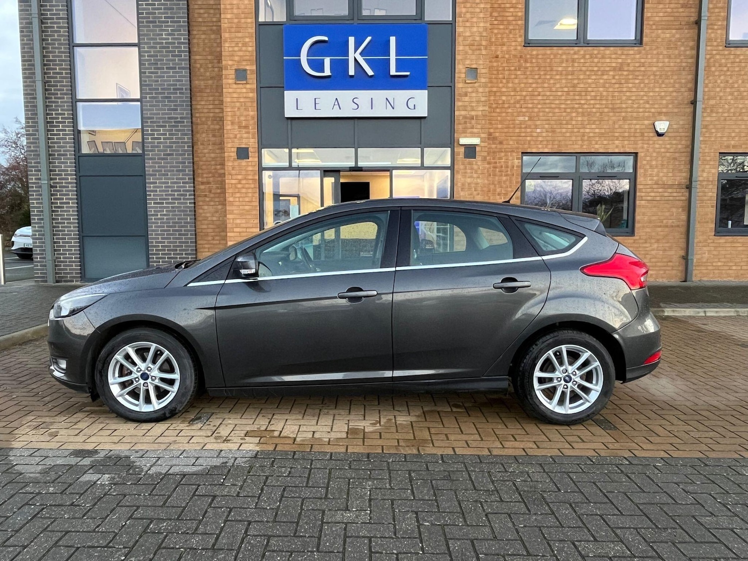 Used Ford Focus 2017 for sale - 76619873: Photo 3