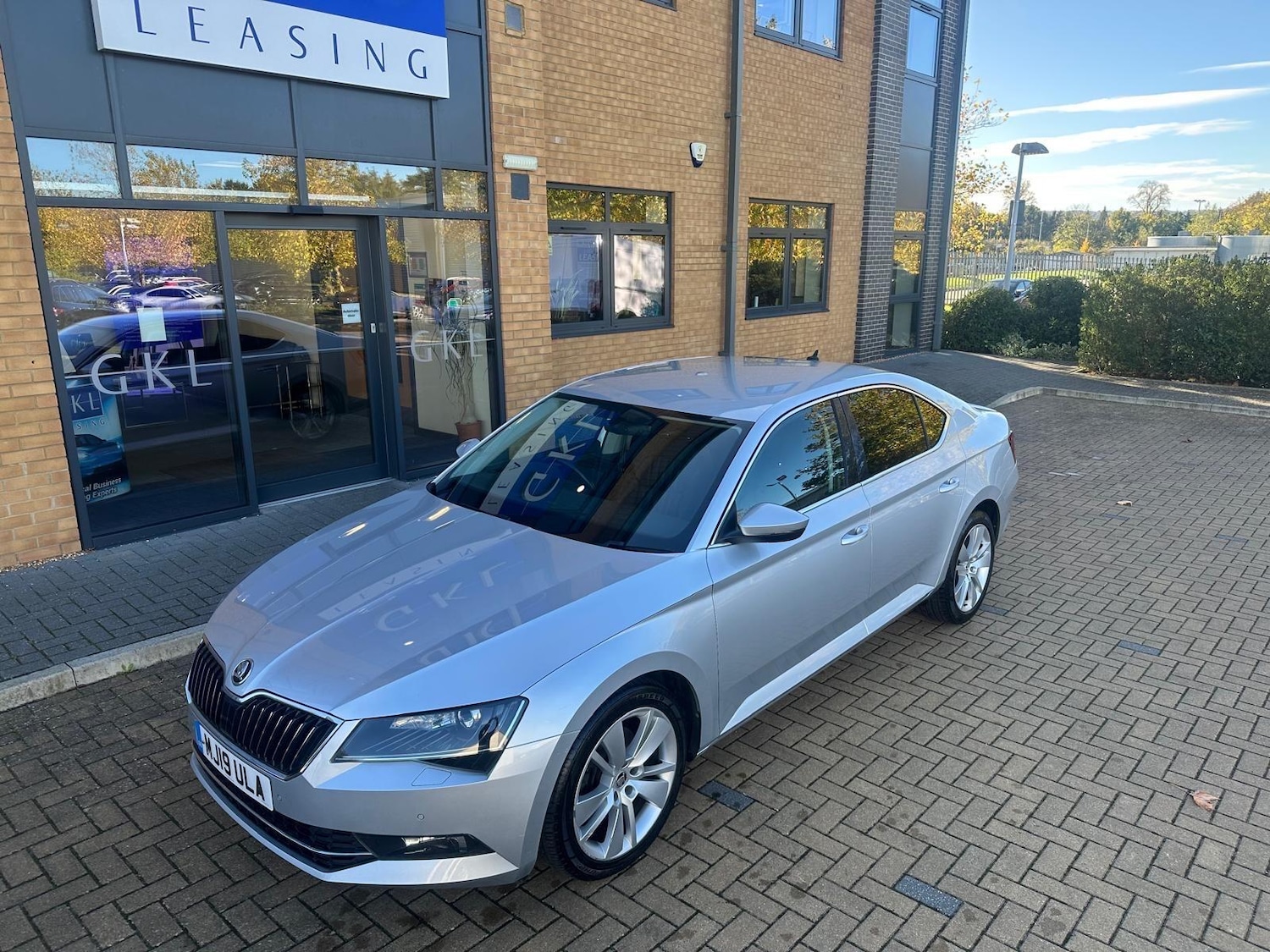 Used Skoda Superb 2019 for sale - 76370478: Photo 2