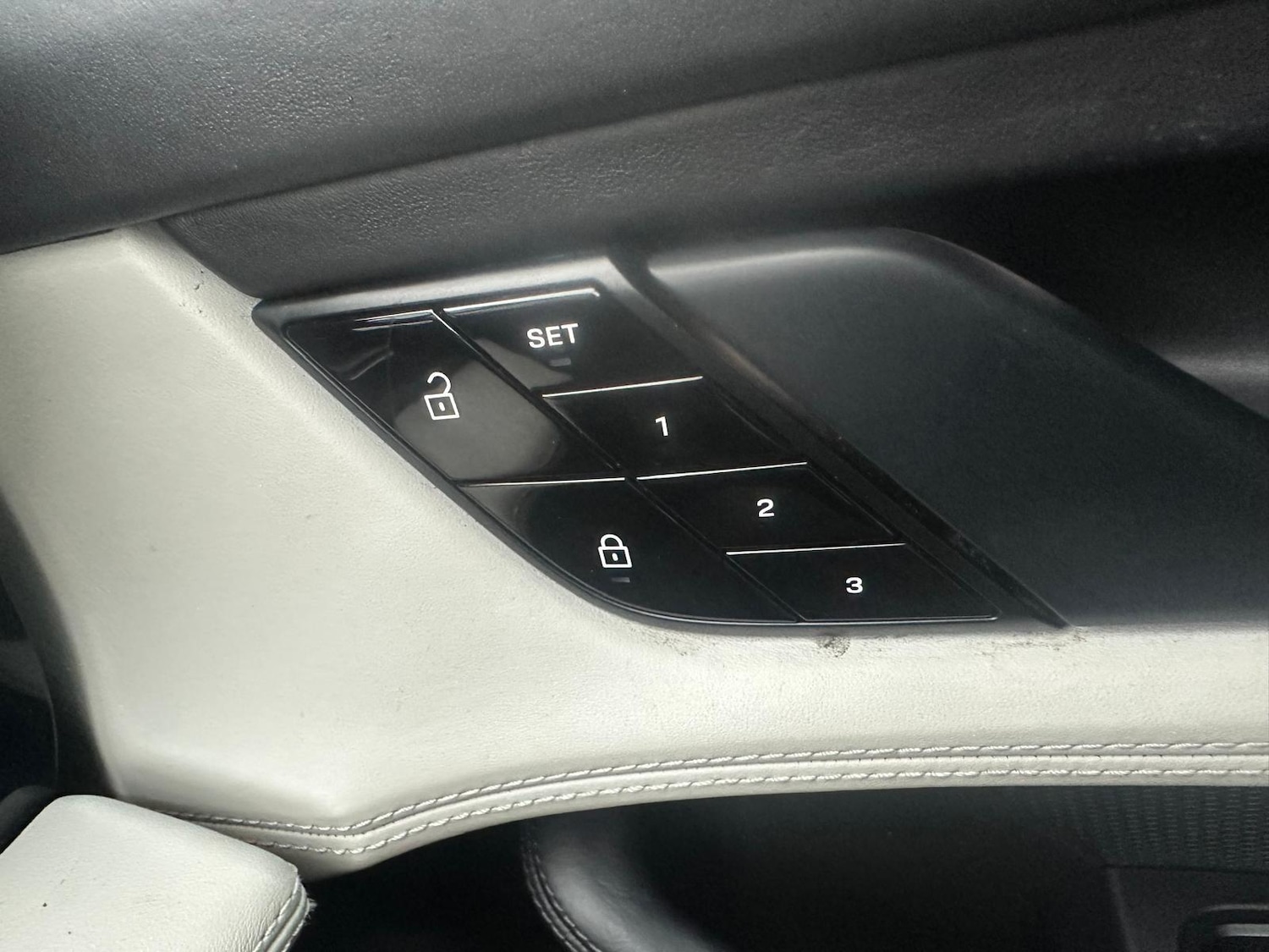 Used Porsche Taycan 2021 for sale - 76964348: Photo 24