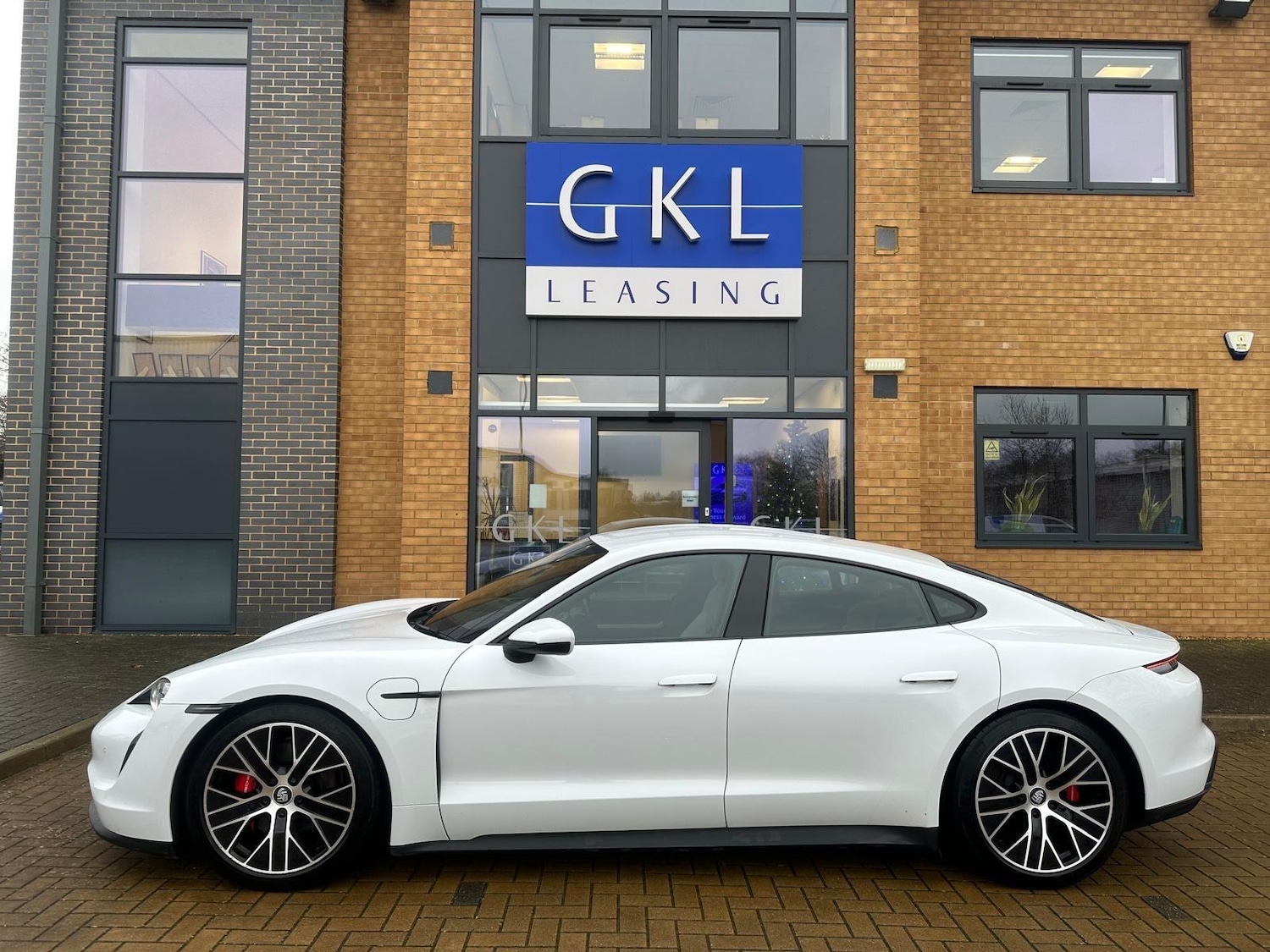 Used Porsche Taycan 2021 for sale - 76964348: Photo 6