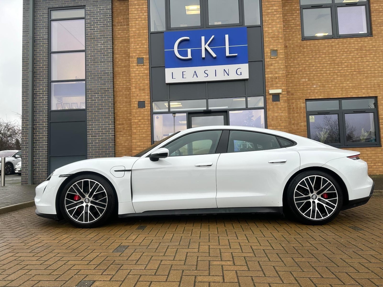 Used Porsche Taycan 2021 for sale - 76964348: Photo 8