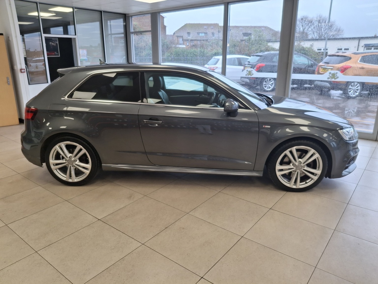 Used Audi A3 2017 for sale - 76536736: Photo 2