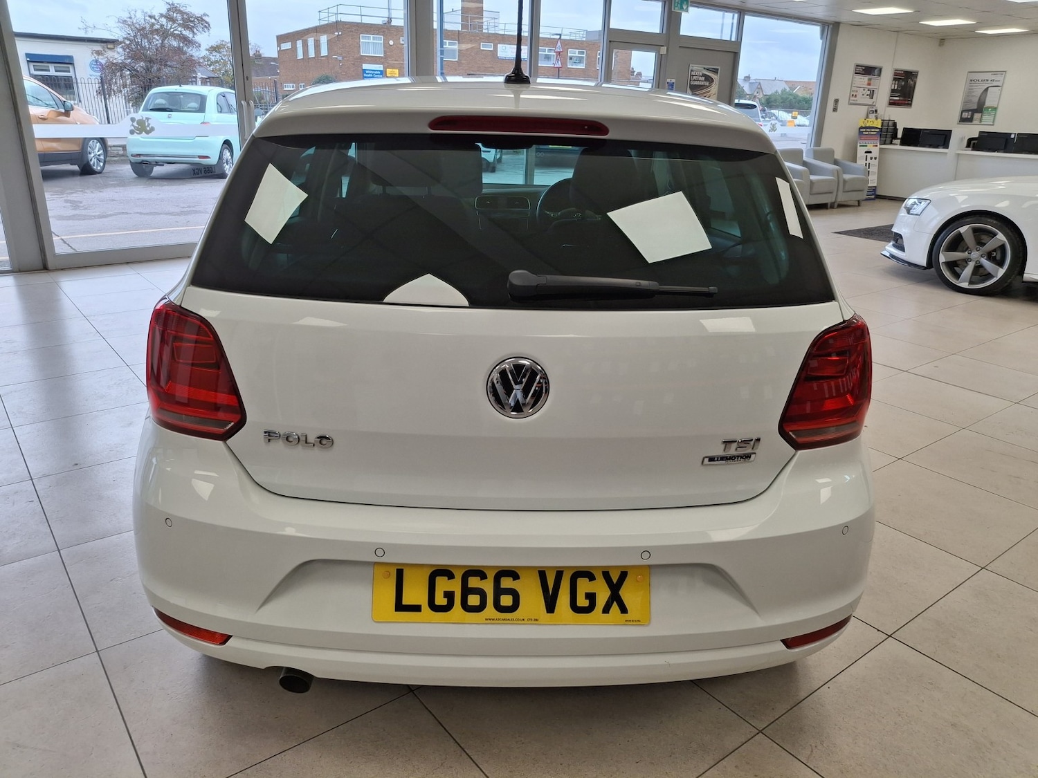 Used Volkswagen Polo 2016 for sale - 76482954: Photo 4