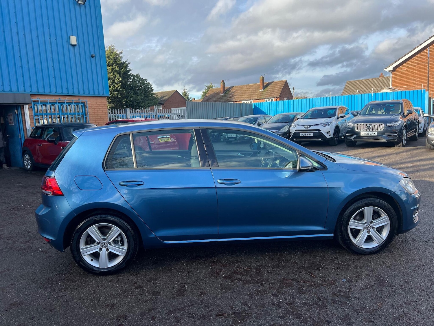 Used Volkswagen Golf 2015 for sale - 77278779: Photo 2