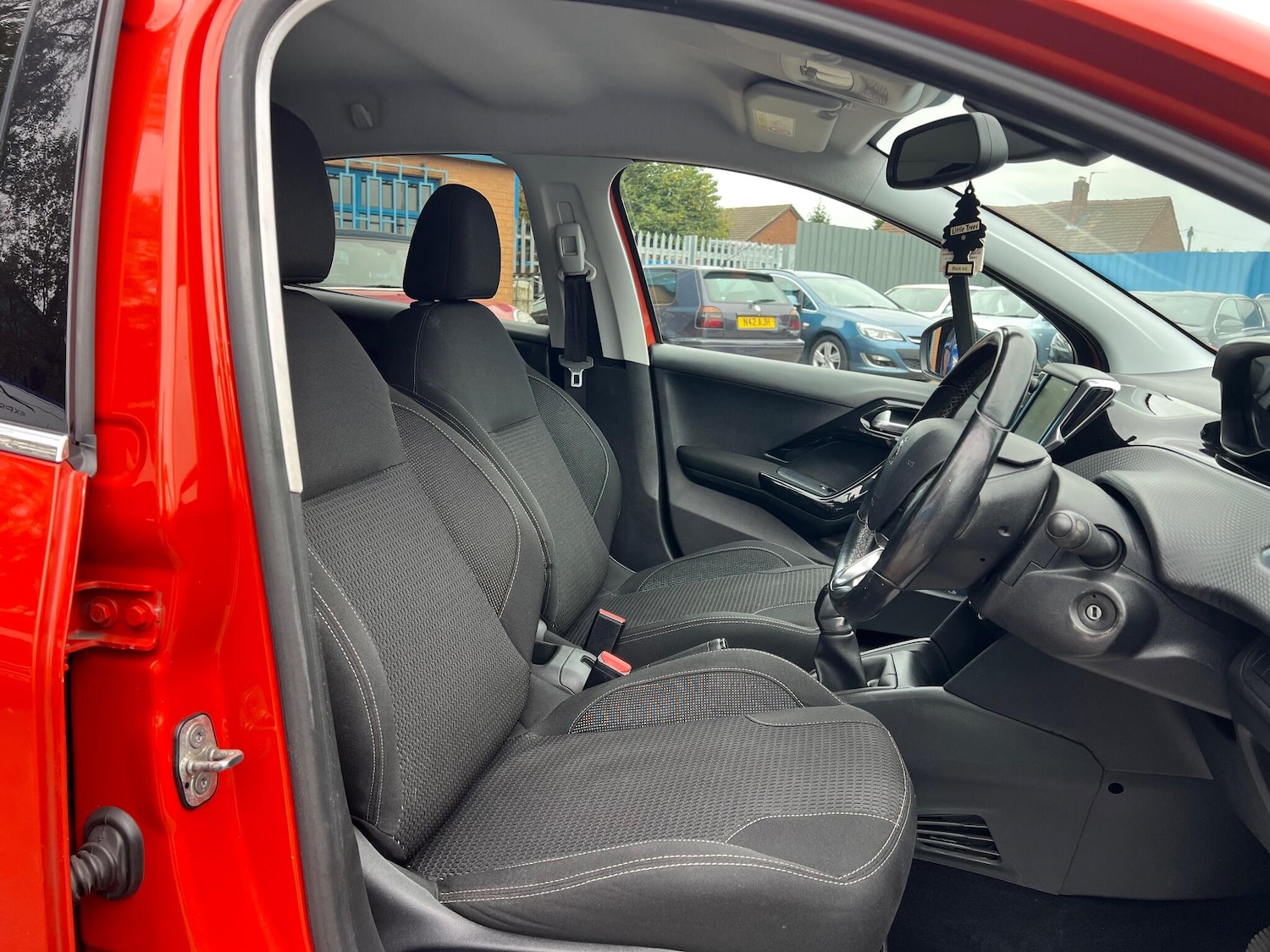 Used Peugeot 208 2017 for sale - 76423421: Photo 11