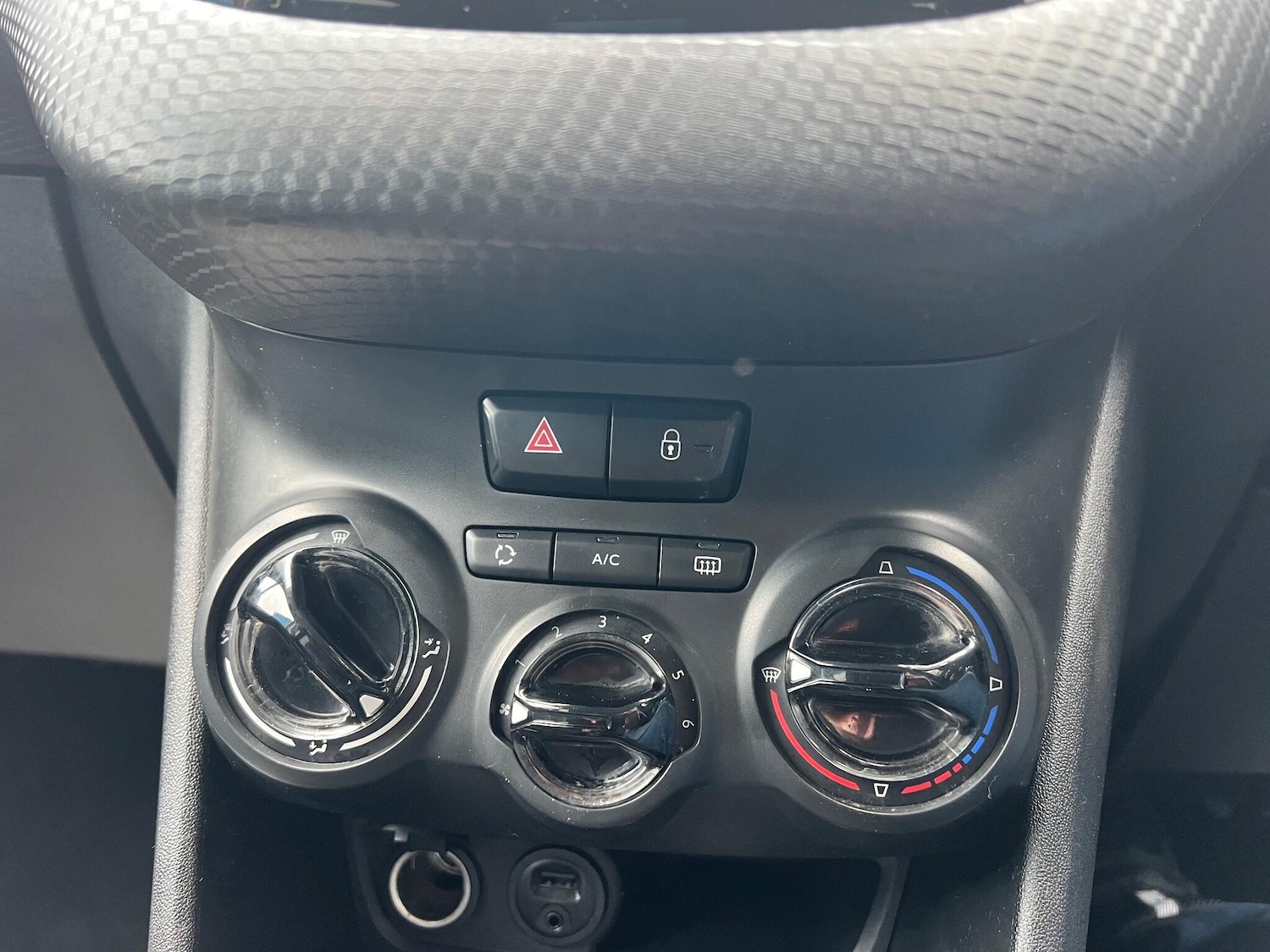 Used Peugeot 208 2017 for sale - 76423421: Photo 30