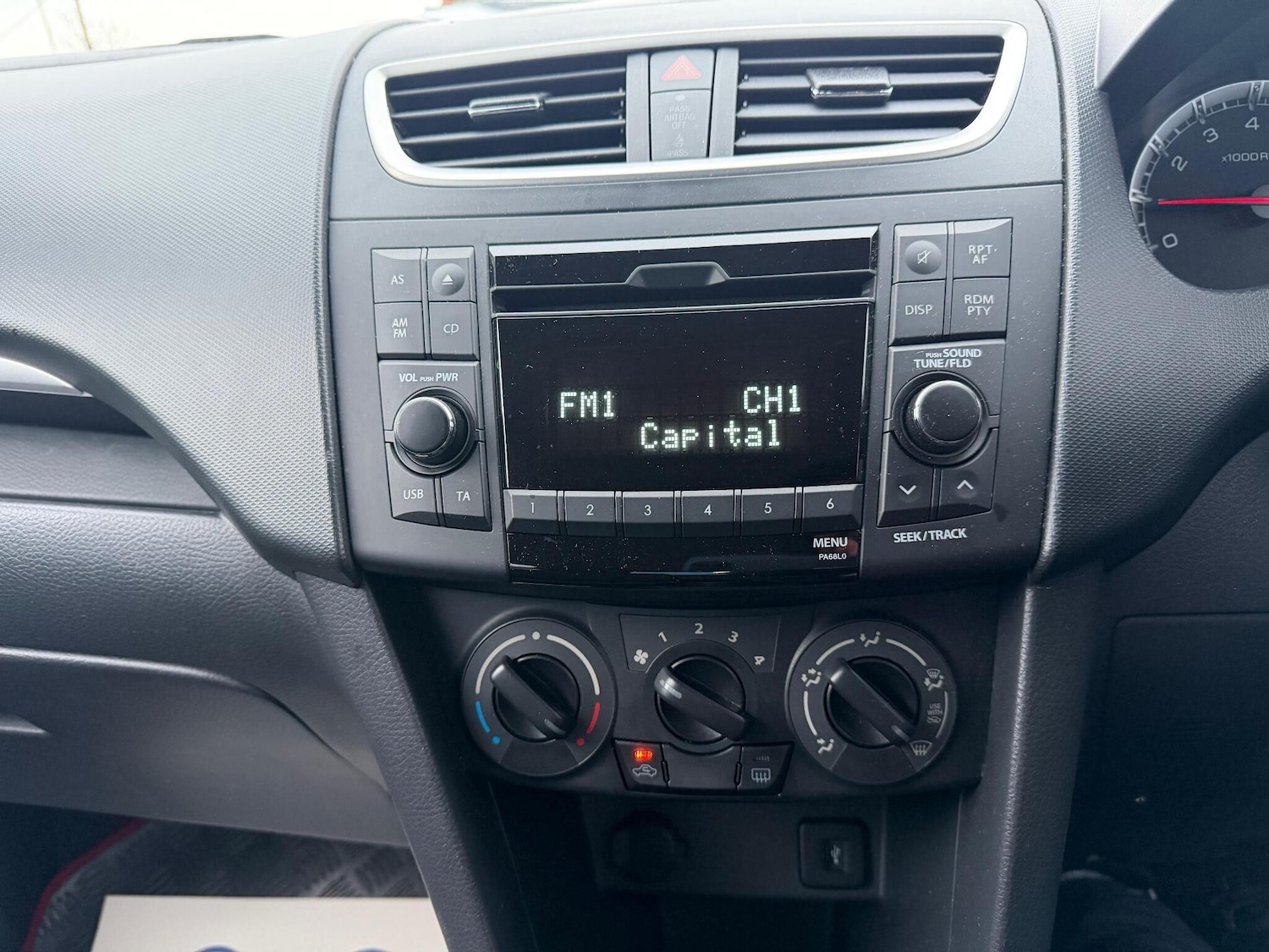 Used Suzuki Swift 2012 for sale - 77331476: Photo 15