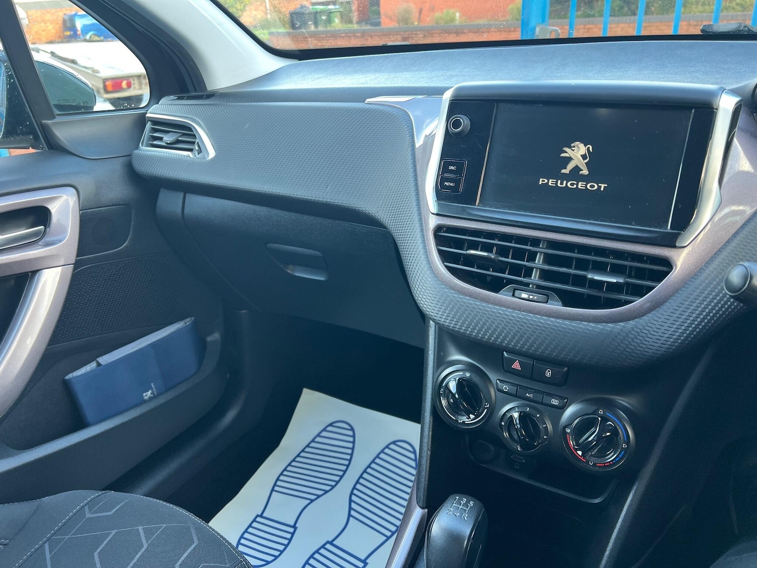 Used Peugeot 2008 2015 for sale - 76899637: Photo 15