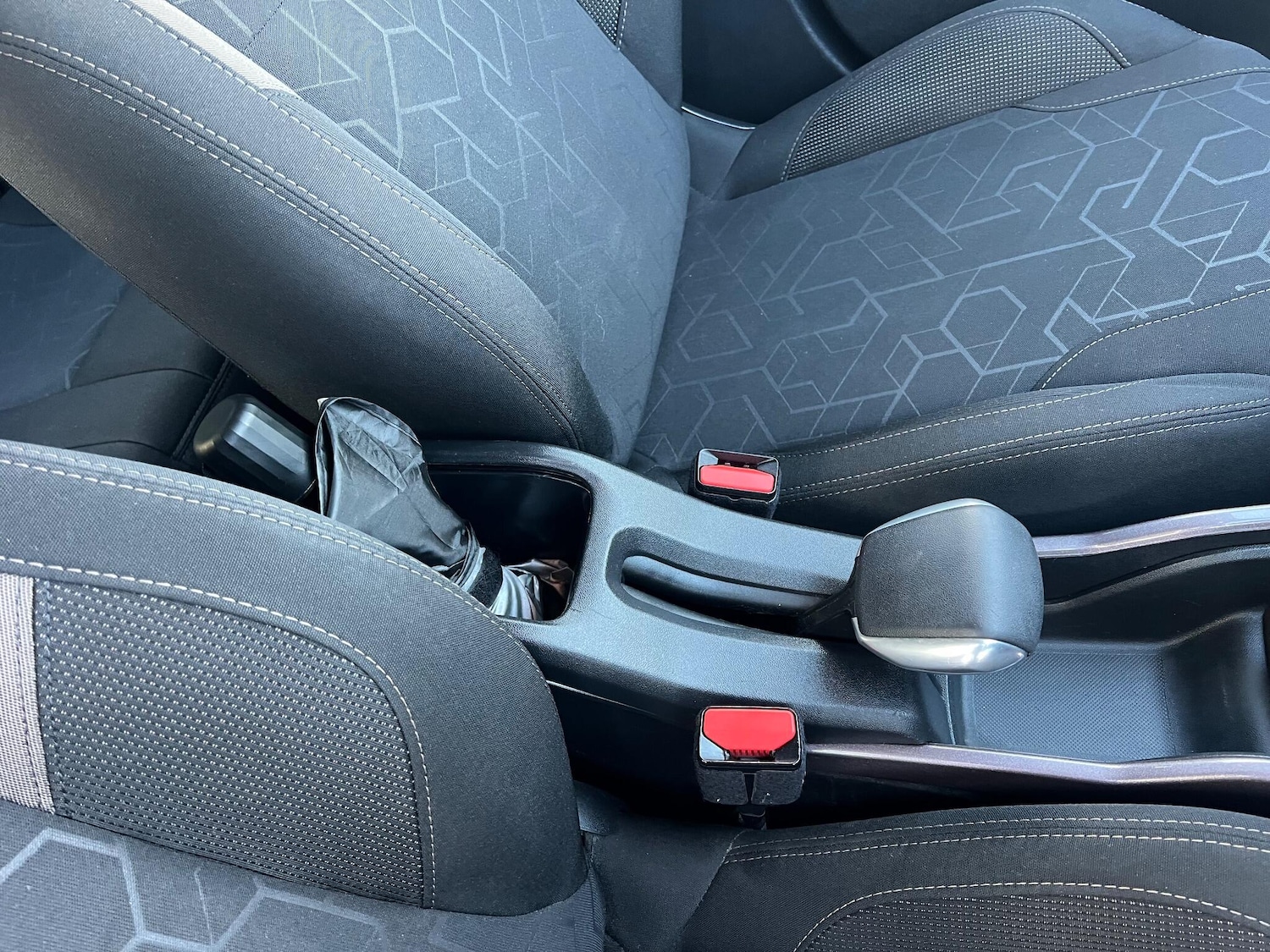 Used Peugeot 2008 2015 for sale - 76899637: Photo 20