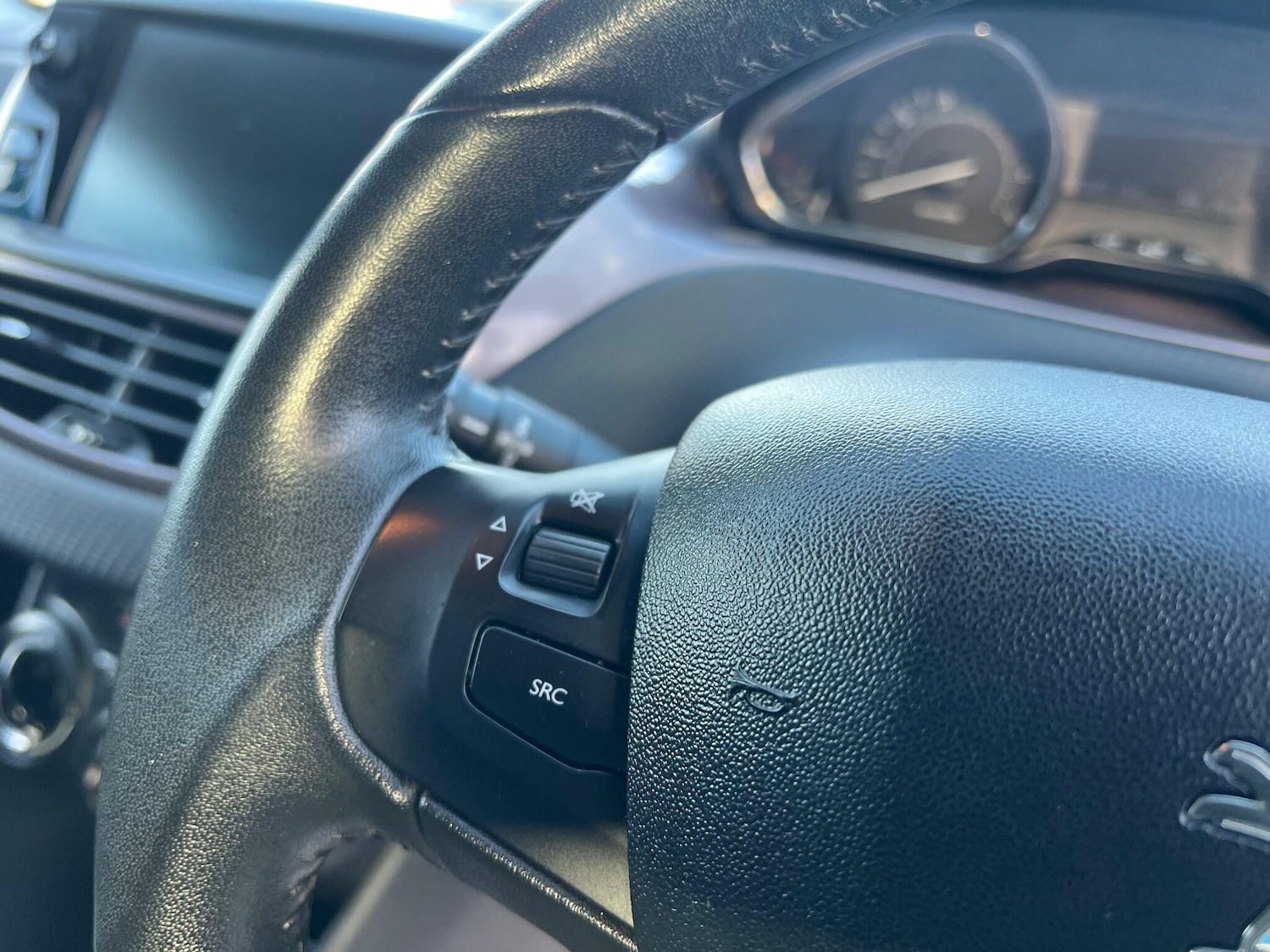 Used Peugeot 2008 2015 for sale - 76899637: Photo 23