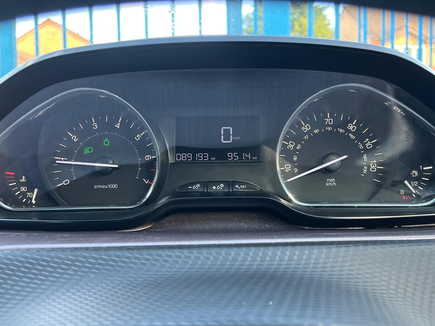 Used Peugeot 2008 2015 for sale - 76899637: Photo 29