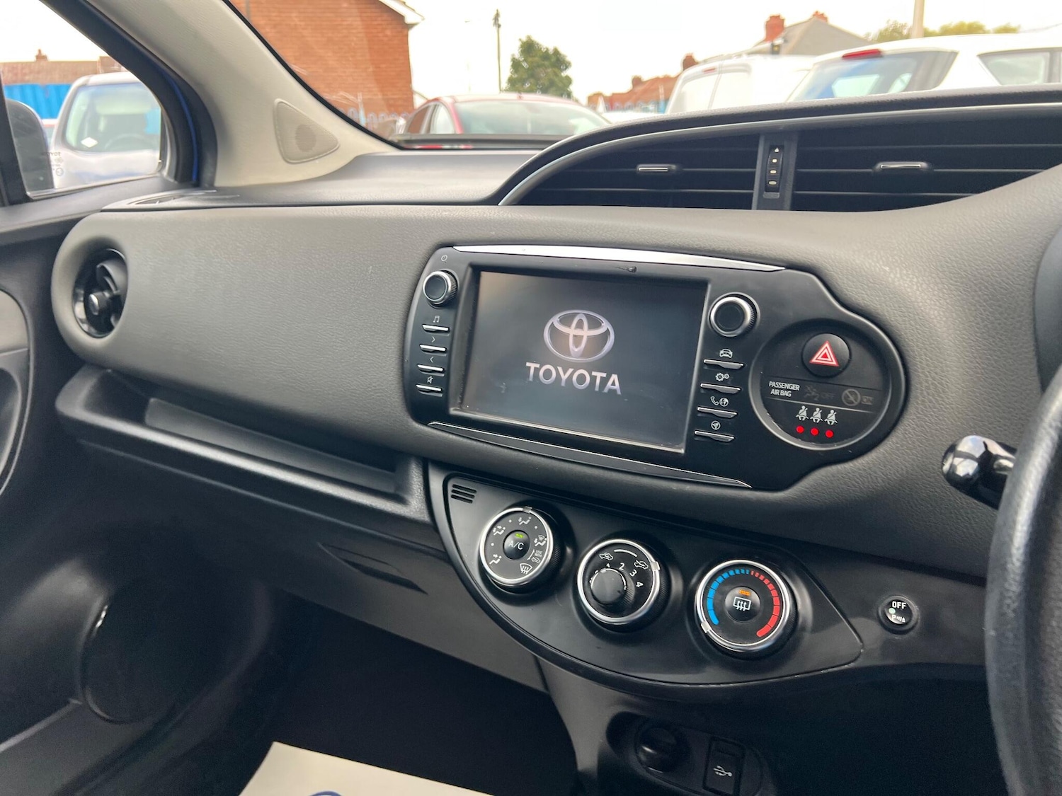 Used Toyota Yaris 2017 for sale - 76283223: Photo 15