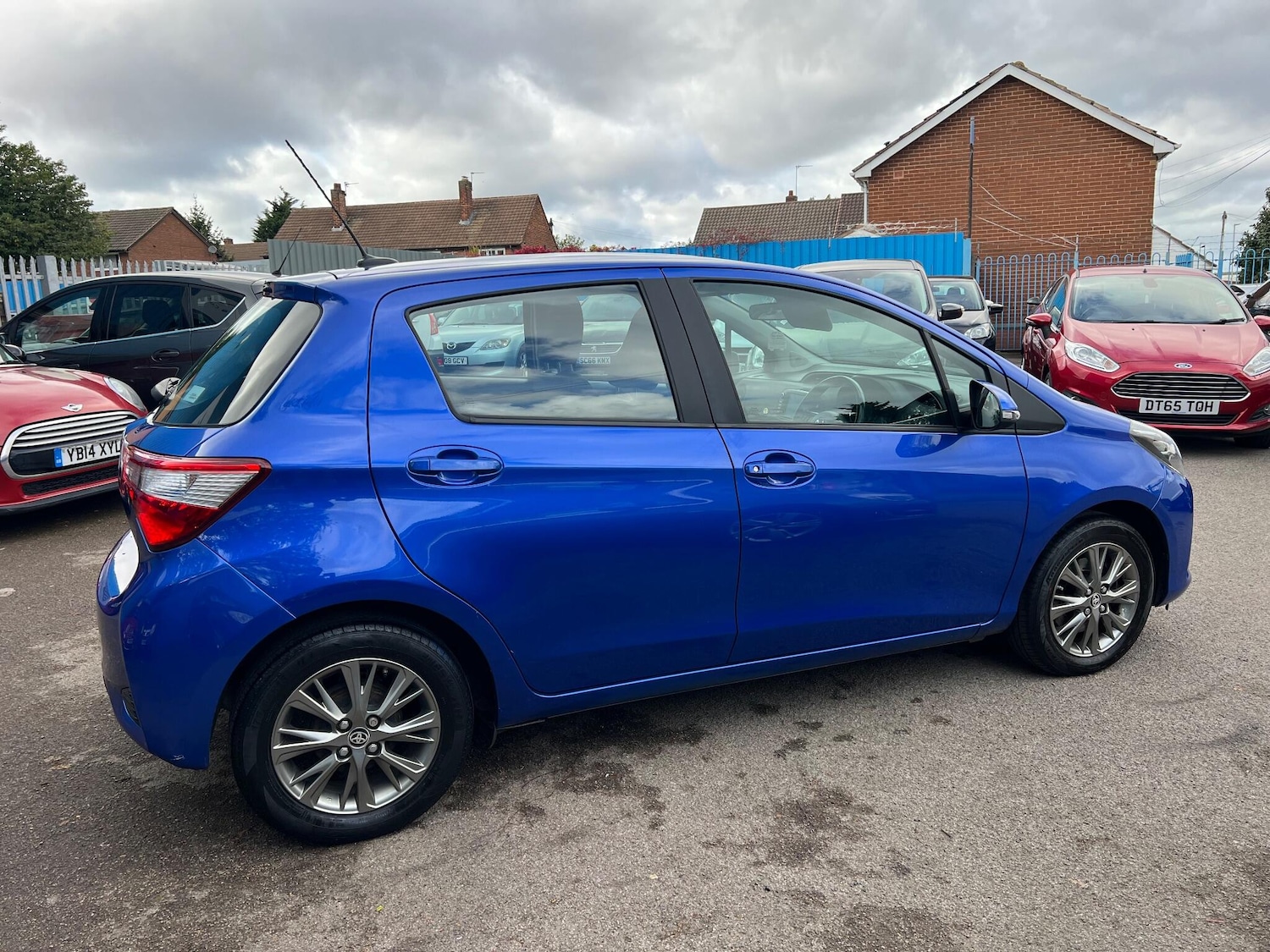 Used Toyota Yaris 2017 for sale - 76283223: Photo 2