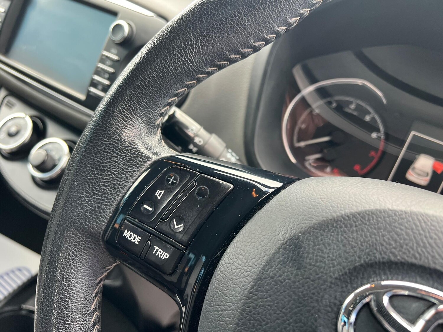 Used Toyota Yaris 2017 for sale - 76283223: Photo 27