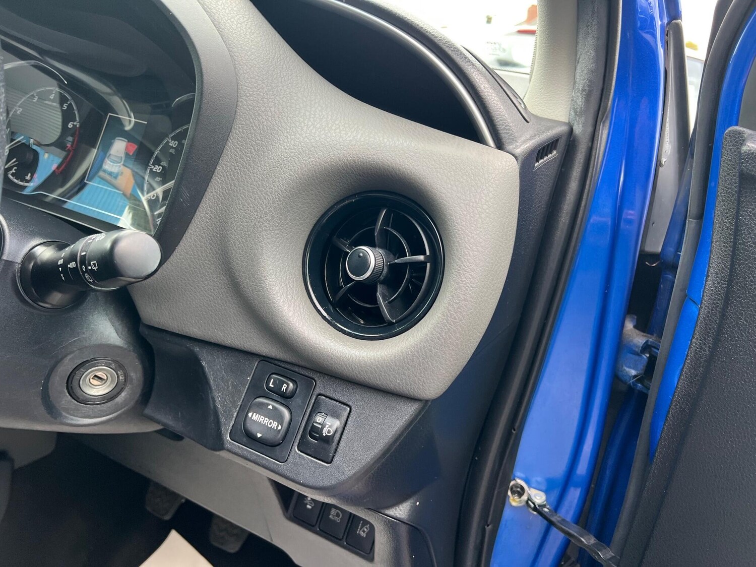 Used Toyota Yaris 2017 for sale - 76283223: Photo 31