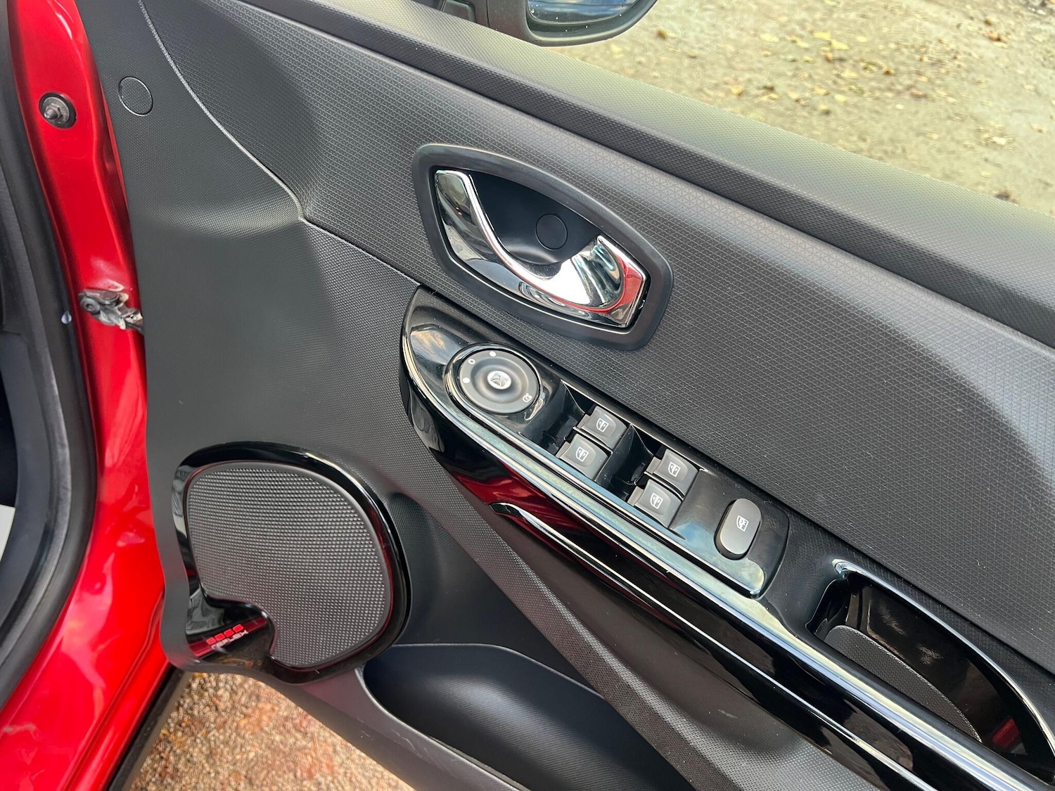 Used Renault Clio 2014 for sale - 76926748: Photo 24