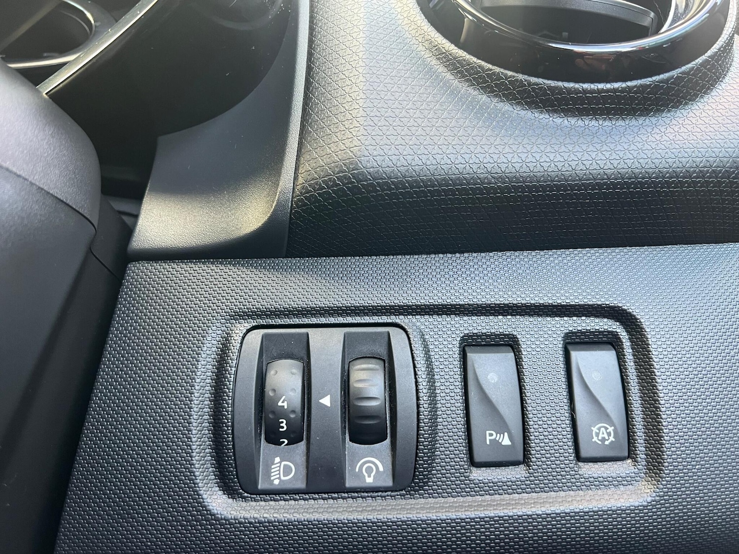 Used Renault Clio 2014 for sale - 76926748: Photo 25