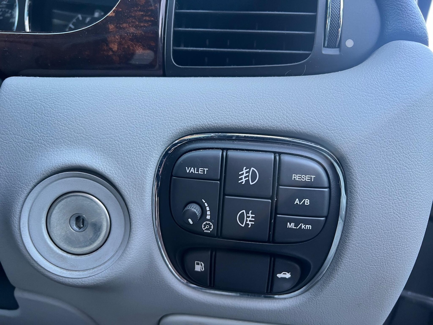 Used Jaguar XJ 2006 for sale - 77143139: Photo 31