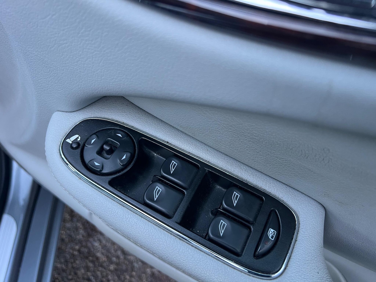 Used Jaguar XJ 2006 for sale - 77143139: Photo 32