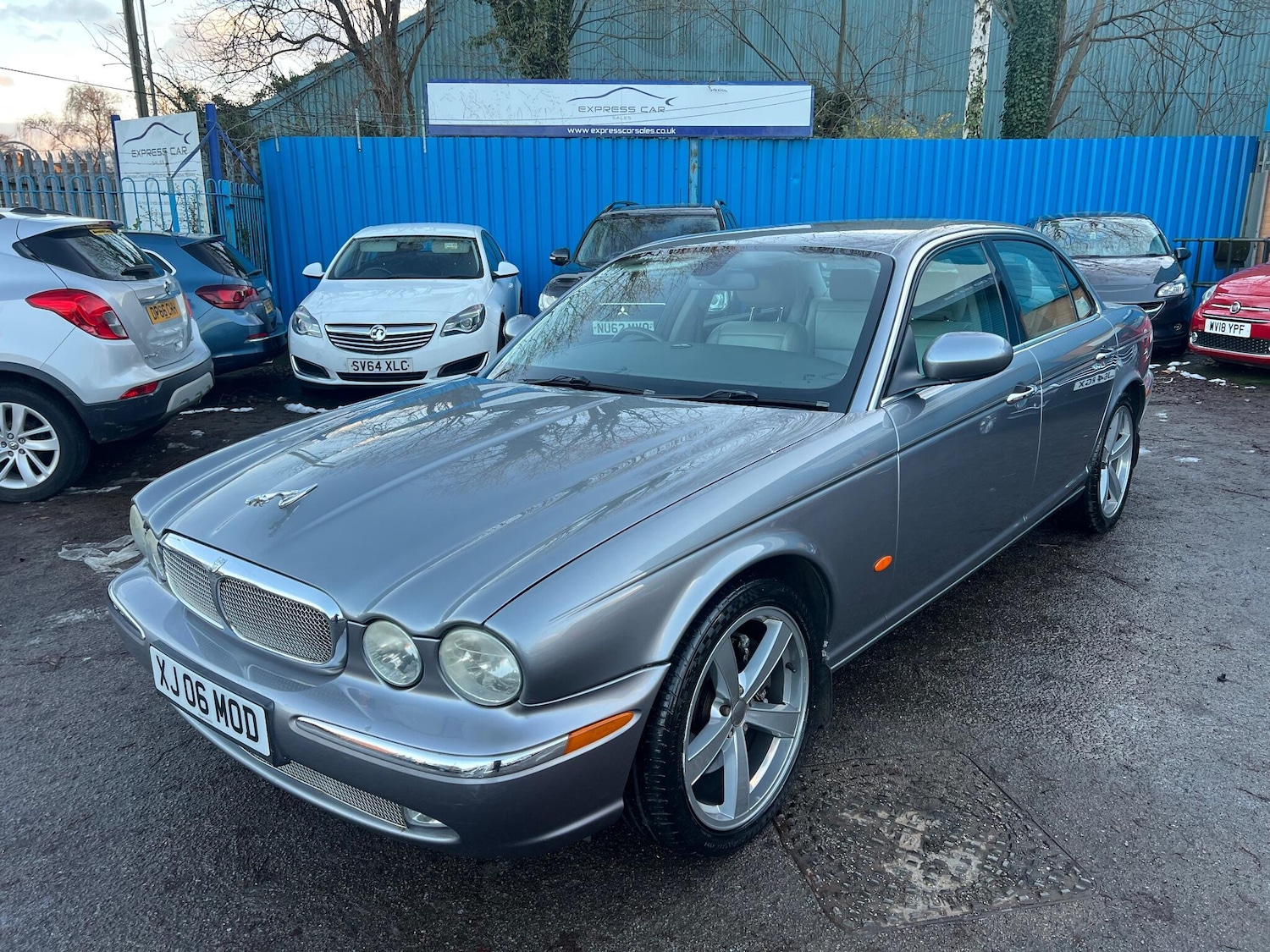 Used Jaguar XJ 2006 for sale - 77143139: Photo 4
