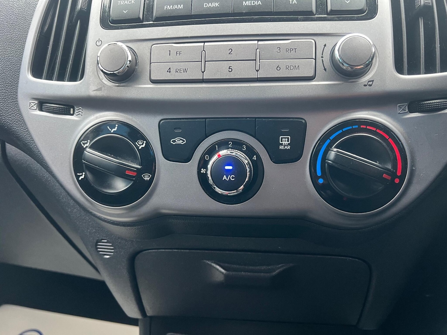 Used Hyundai i20 2015 for sale - 77330333: Photo 16