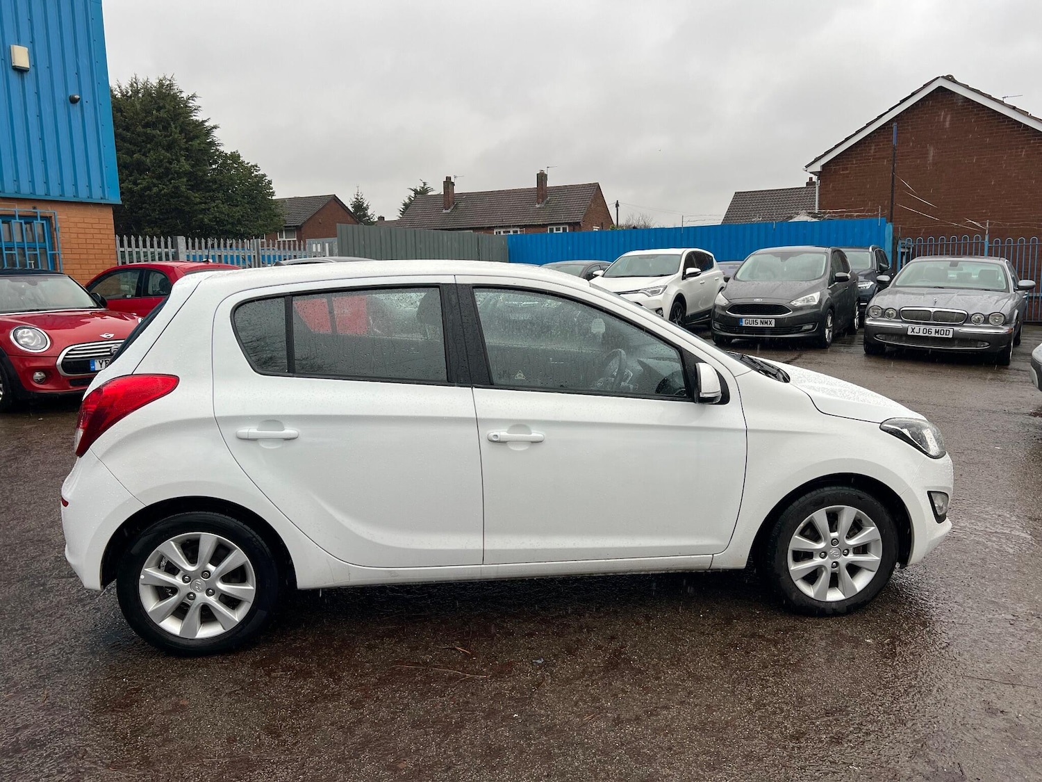 Used Hyundai i20 2015 for sale - 77330333: Photo 2