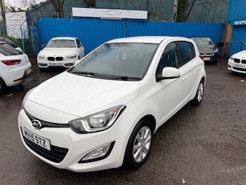 Used Hyundai i20 2015 for sale - 77330333: Photo