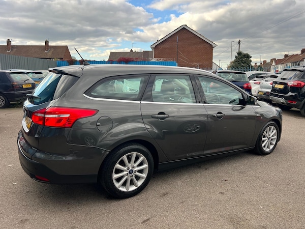 Used Ford Focus 2017 for sale - 76042387: Photo 2