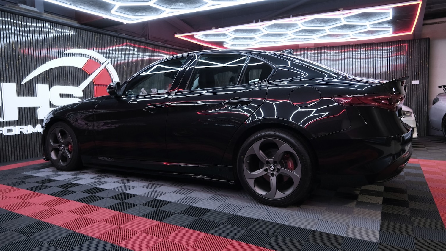 Used Alfa Romeo Giulia 2018 for sale - 77766378: Photo 2