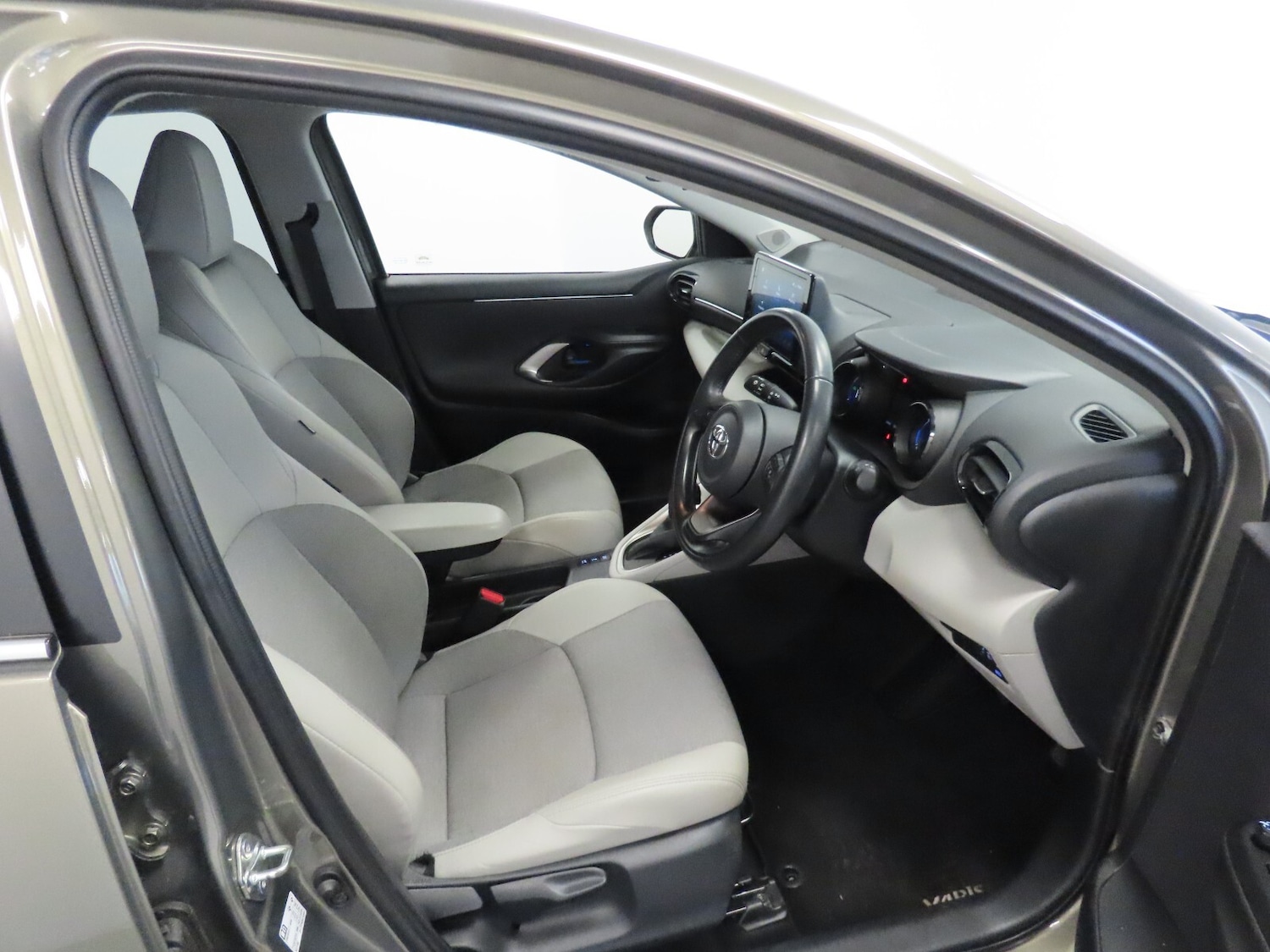 Used Toyota Yaris 2023 for sale - 77353806: Photo 15