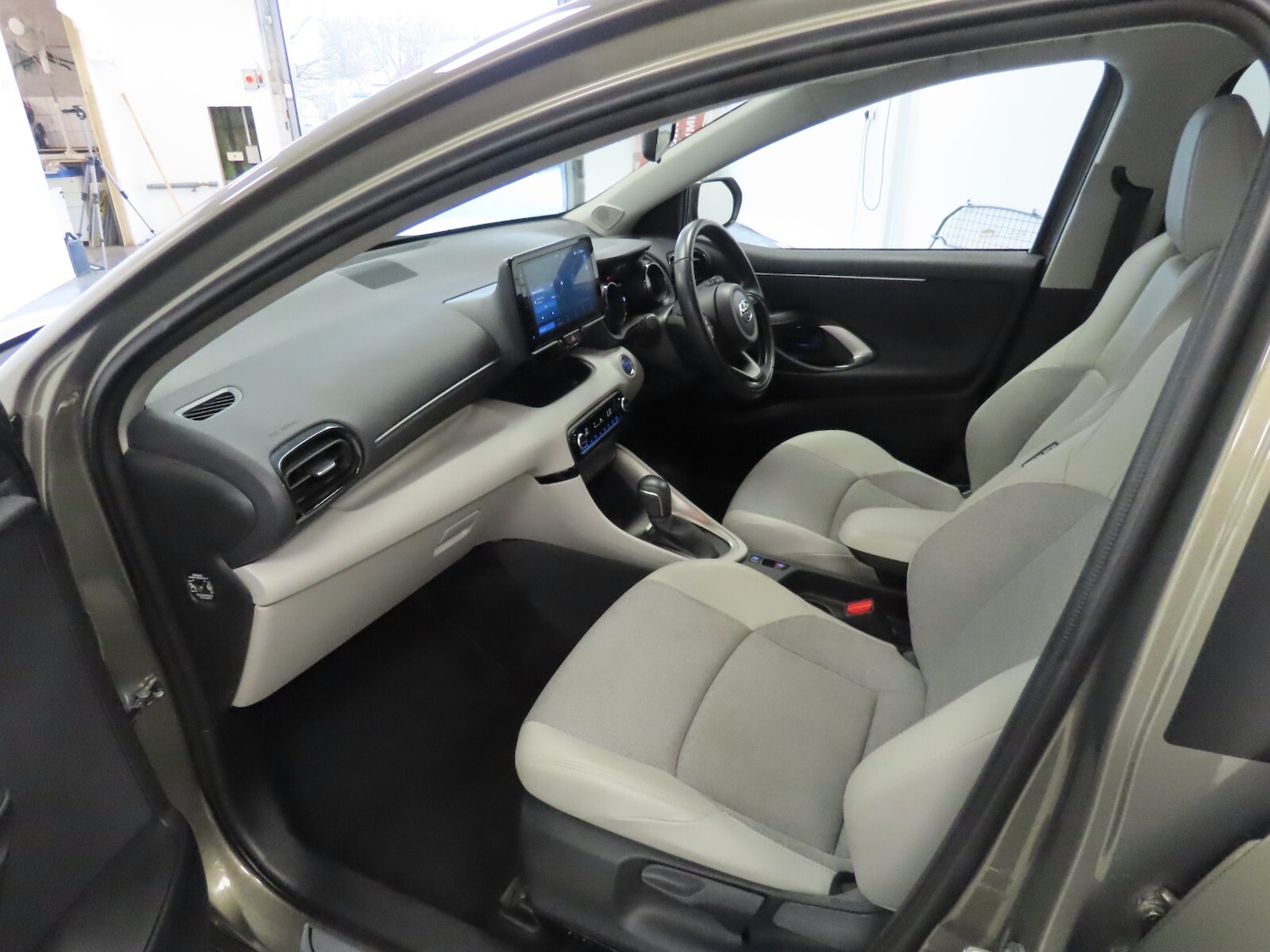 Used Toyota Yaris 2023 for sale - 77353806: Photo 37