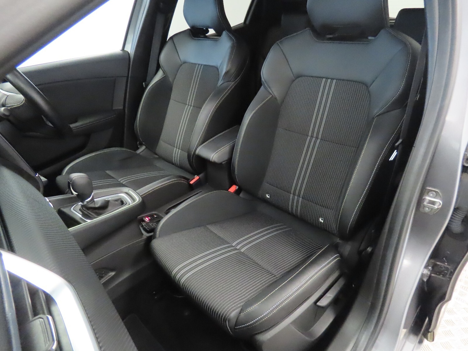 Used Renault Clio 2023 for sale - 77762775: Photo 37