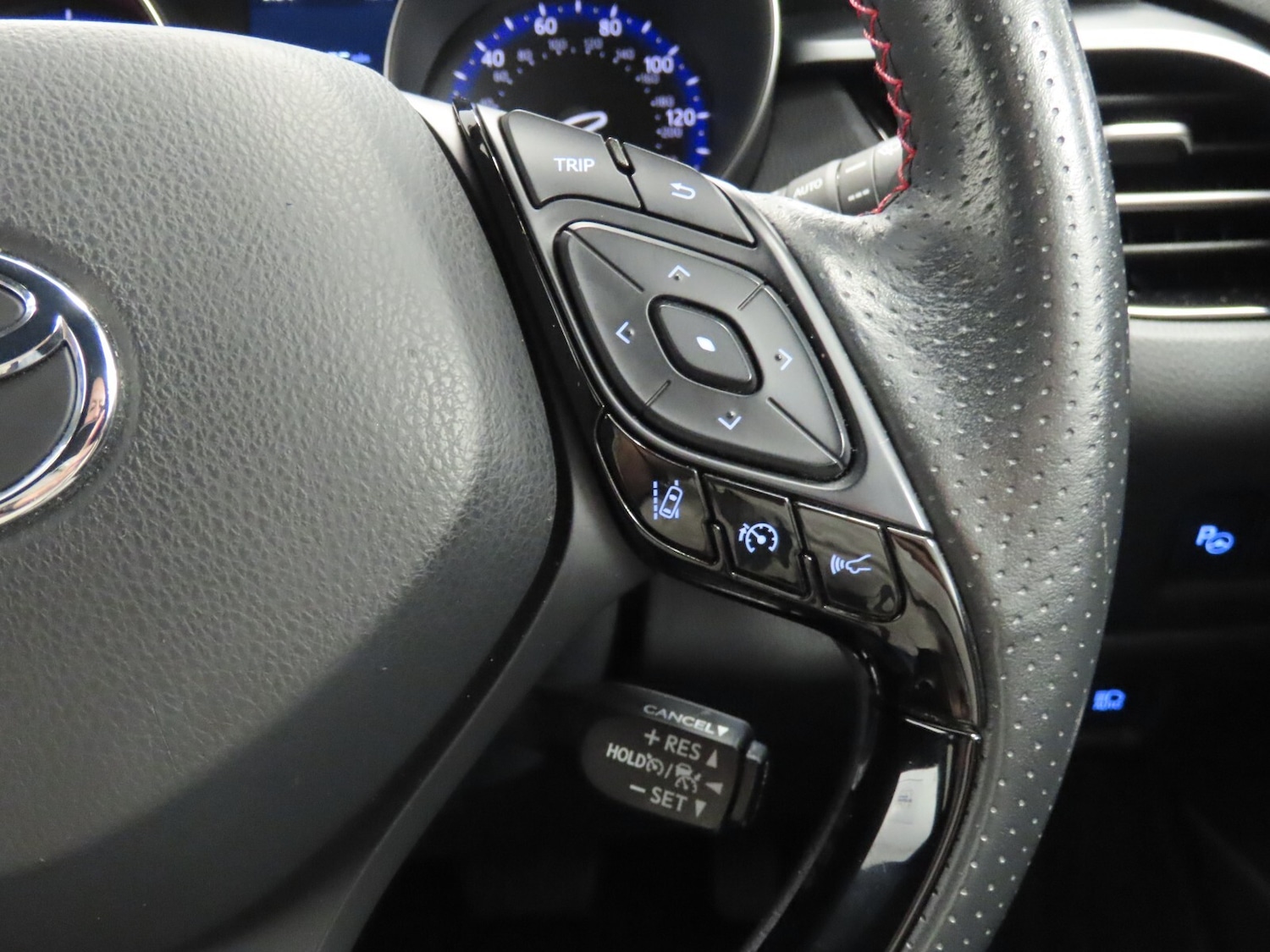 Used Toyota C-HR 2022 for sale - 76276229: Photo 19