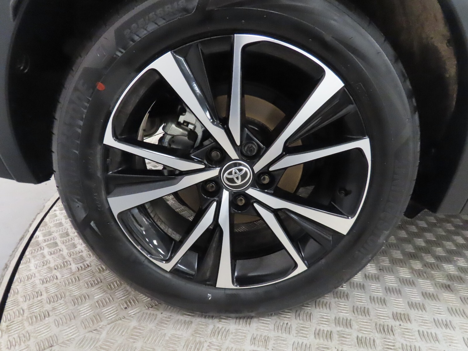 Used Toyota C-HR 2024 for sale - 76984049: Photo 11