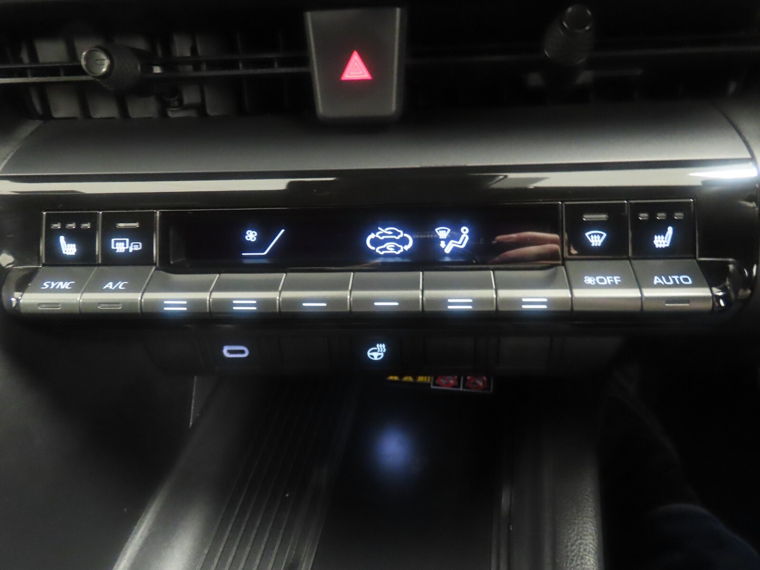 Used Toyota C-HR 2024 for sale - 76984049: Photo 23