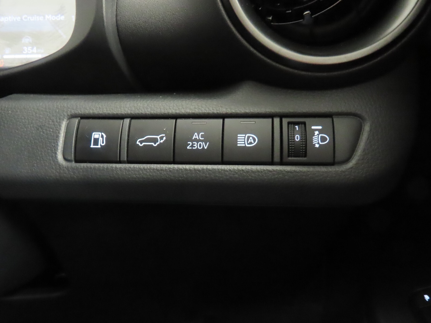 Used Toyota C-HR 2024 for sale - 76984049: Photo 29