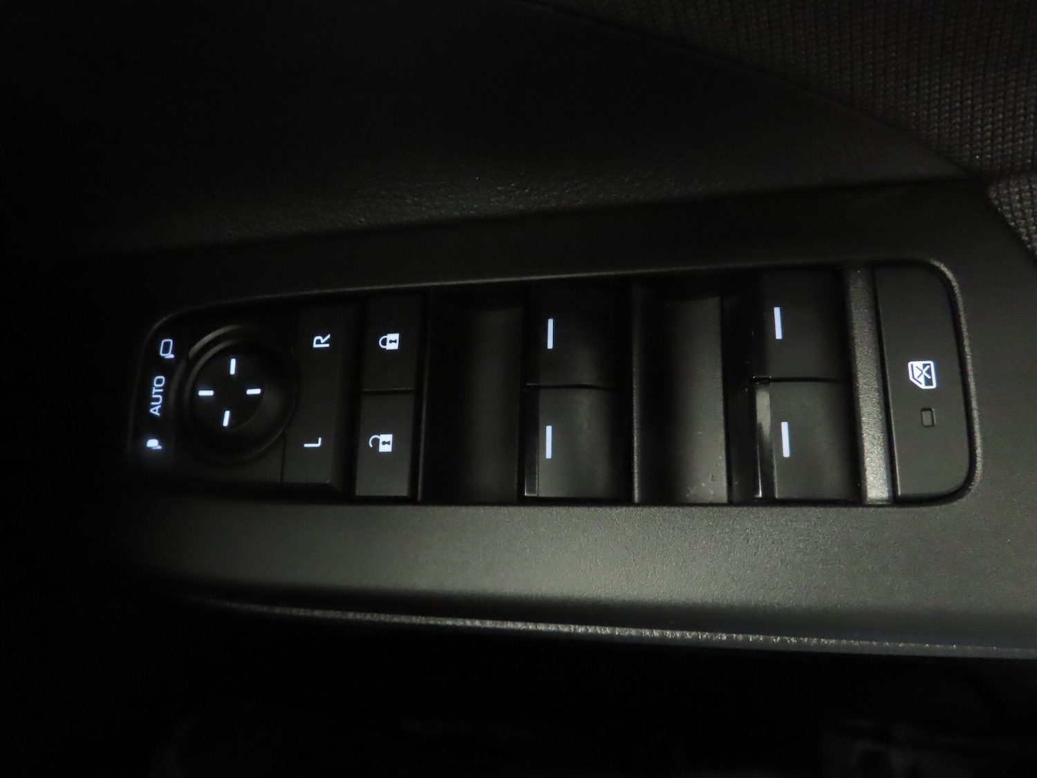 Used Toyota C-HR 2024 for sale - 76984049: Photo 30