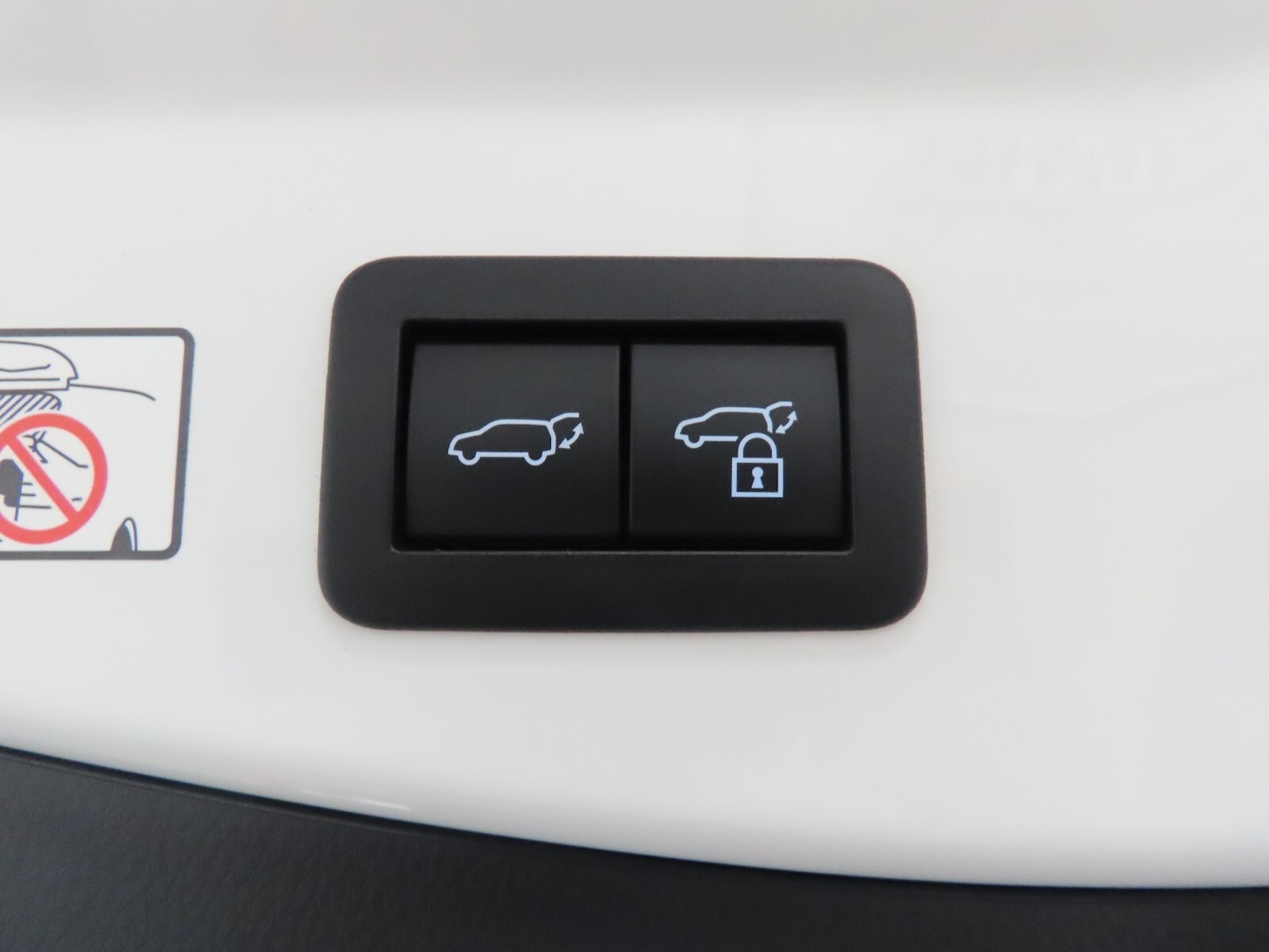 Used Toyota C-HR 2024 for sale - 76984049: Photo 37