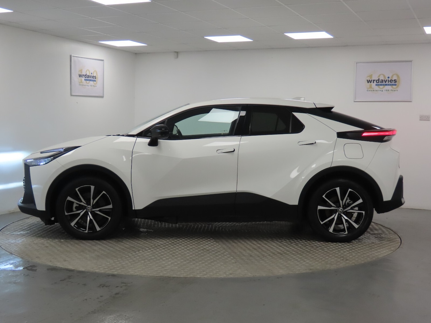 Used Toyota C-HR 2024 for sale - 76984049: Photo 4