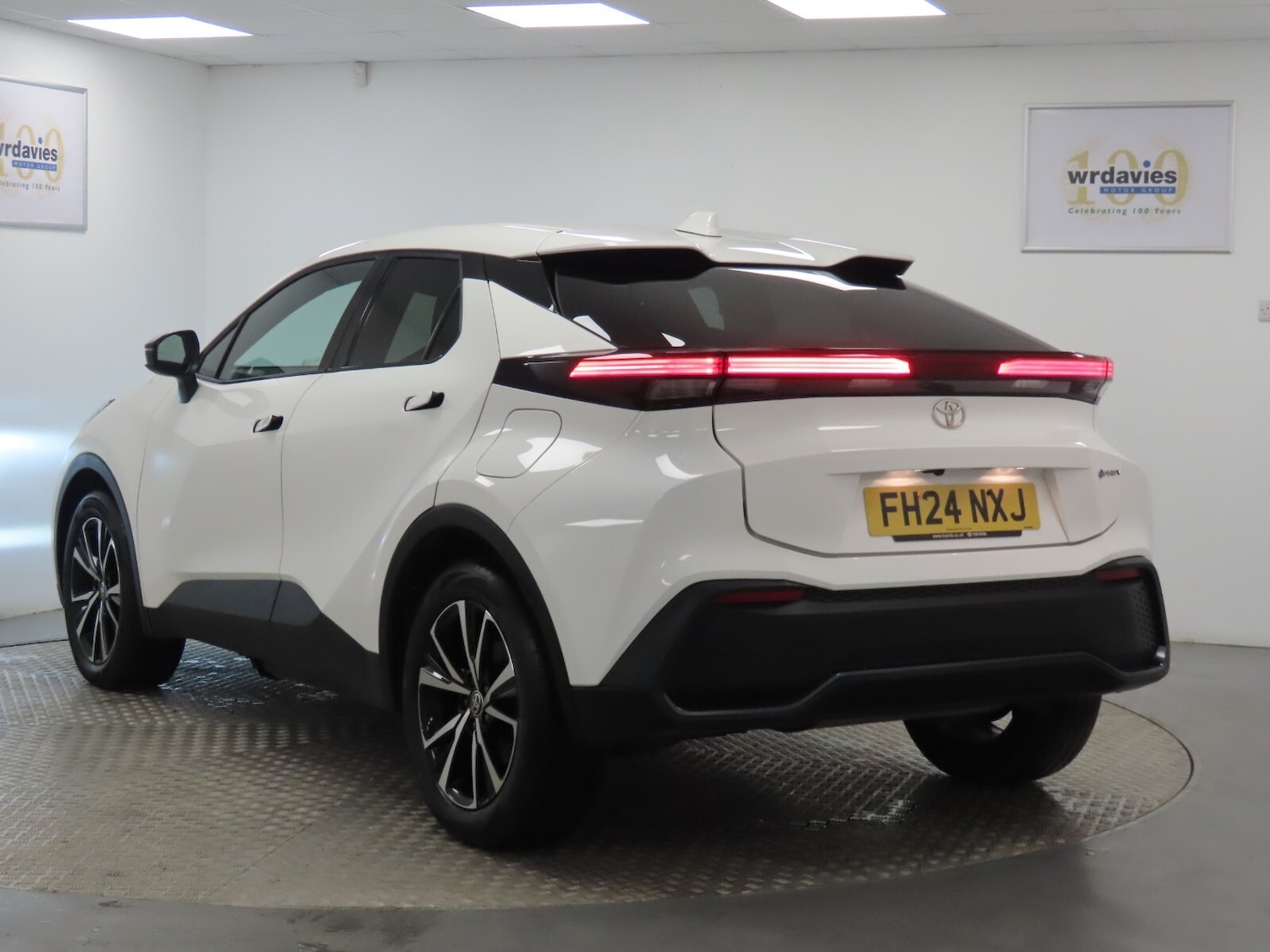 Used Toyota C-HR 2024 for sale - 76984049: Photo 5