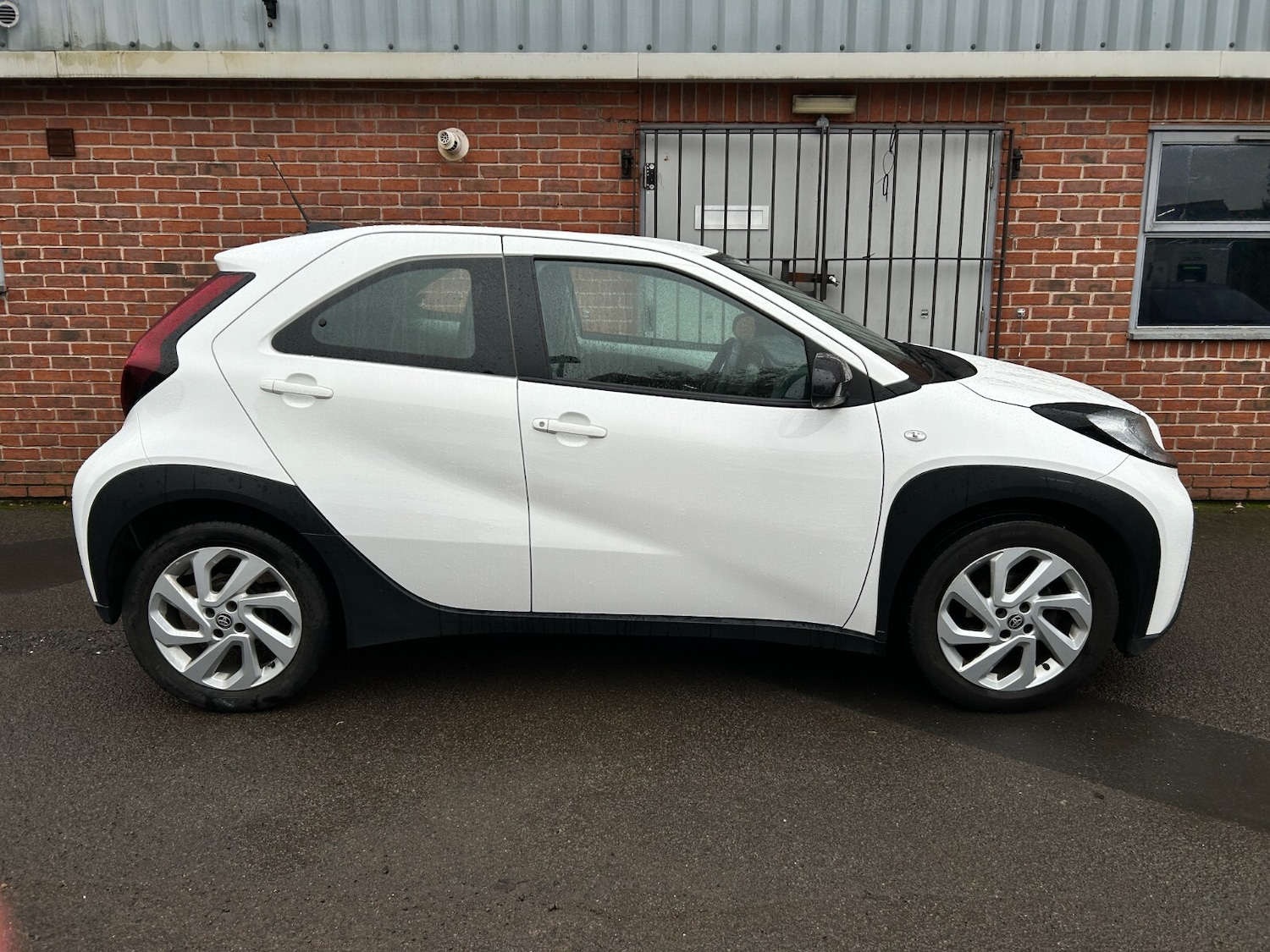 Used Toyota Aygo X 2022 for sale - 76602899: Photo 2