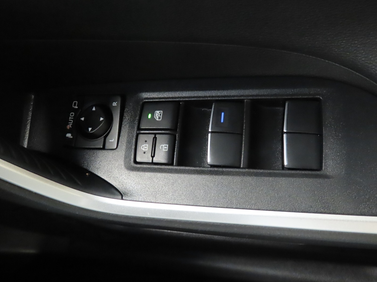 Used Toyota RAV4 2020 for sale - 76276449: Photo 30