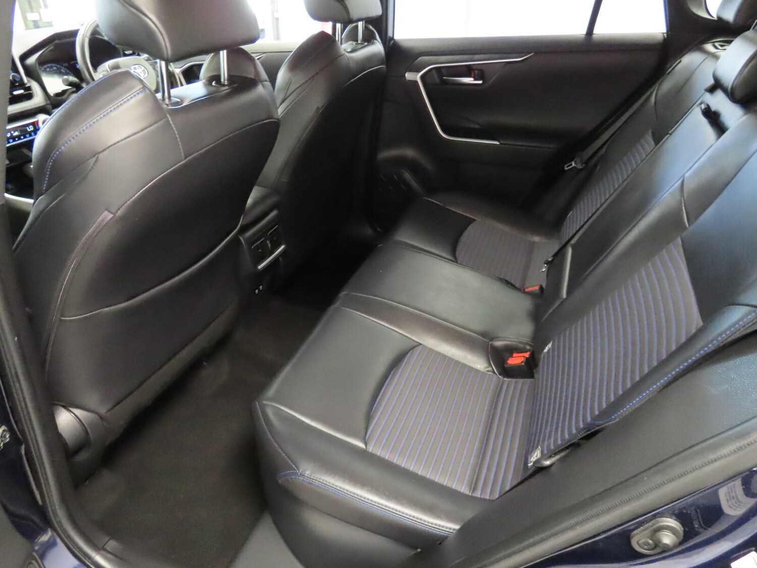 Used Toyota RAV4 2020 for sale - 76276449: Photo 38