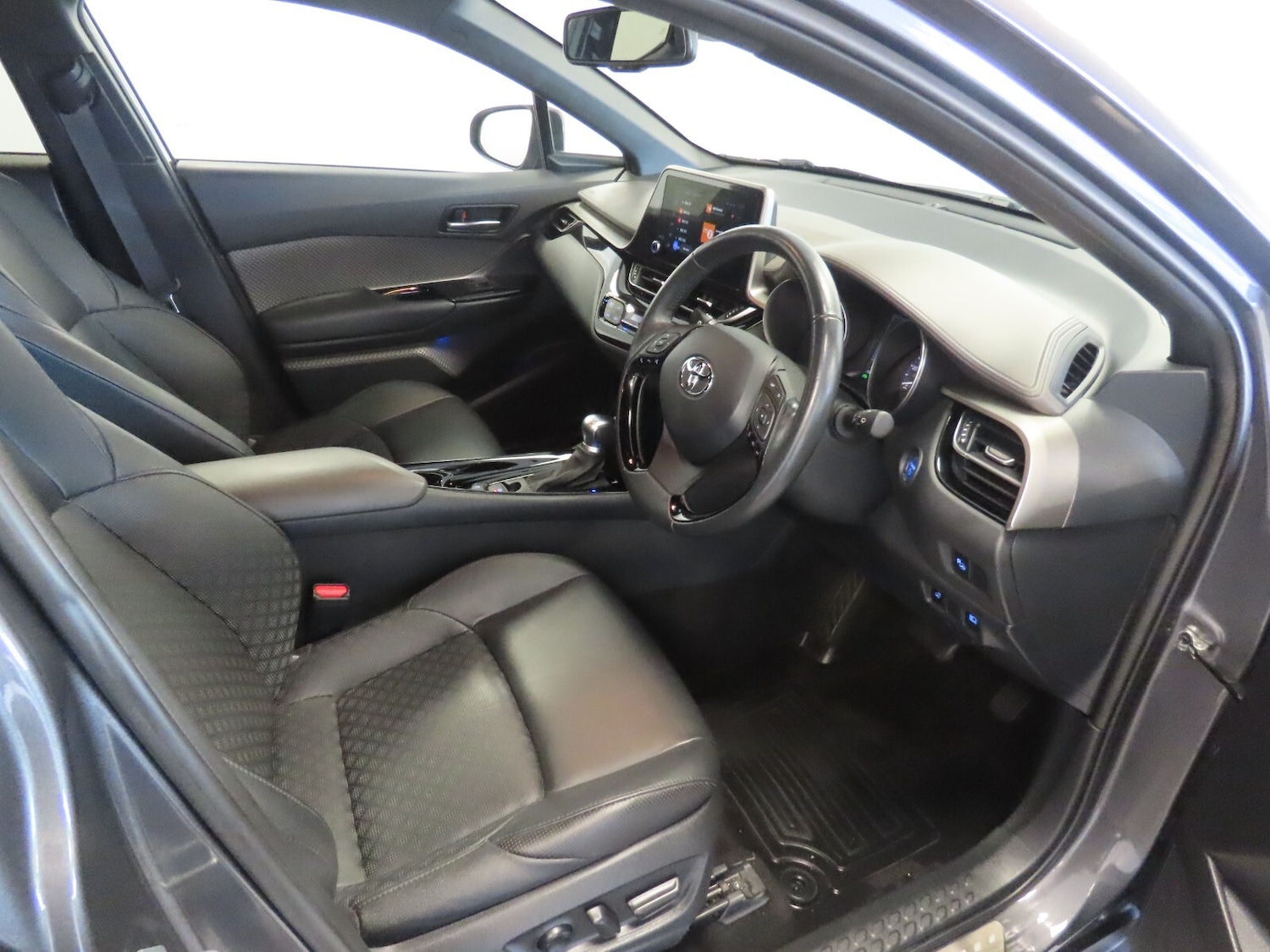 Used Toyota C-HR 2022 for sale - 77762689: Photo 15