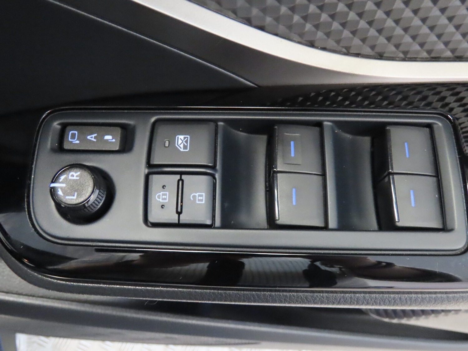 Used Toyota C-HR 2022 for sale - 77762689: Photo 28