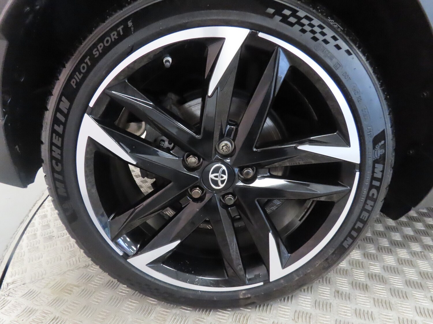 Used Toyota C-HR 2021 for sale - 76580038: Photo 11