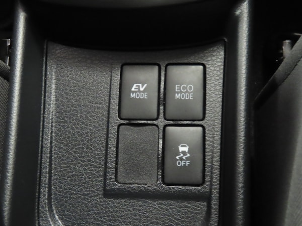 Used Toyota Yaris 2015 for sale - 76290030: Photo 26