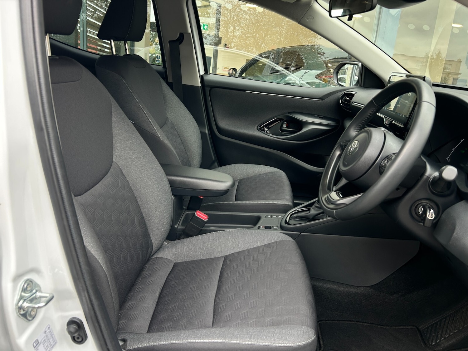 Used Toyota Yaris 2024 for sale - 76276560: Photo 17