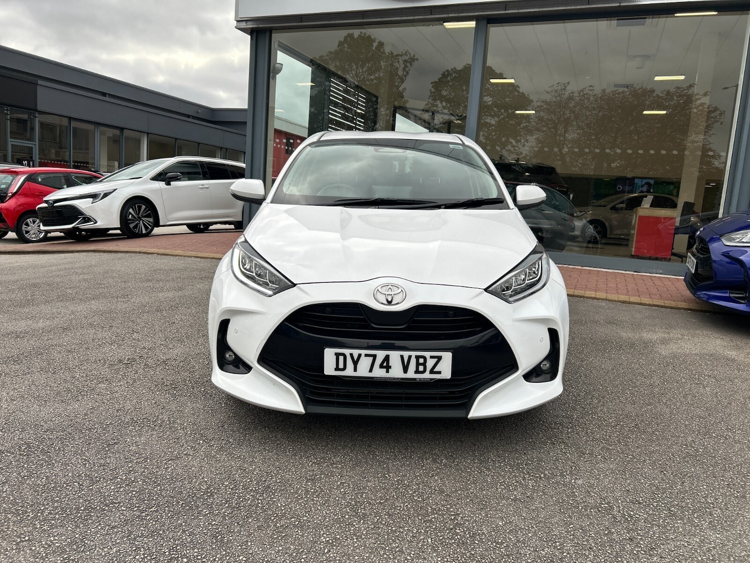 Used Toyota Yaris 2024 for sale - 76276560: Photo 2